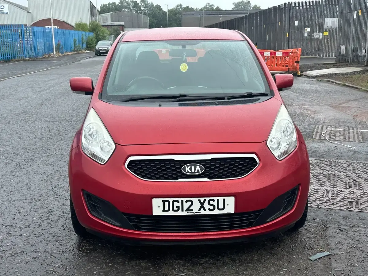 Used Kia Venga 125 HP (91 kW) 2012 Red Hatchback
