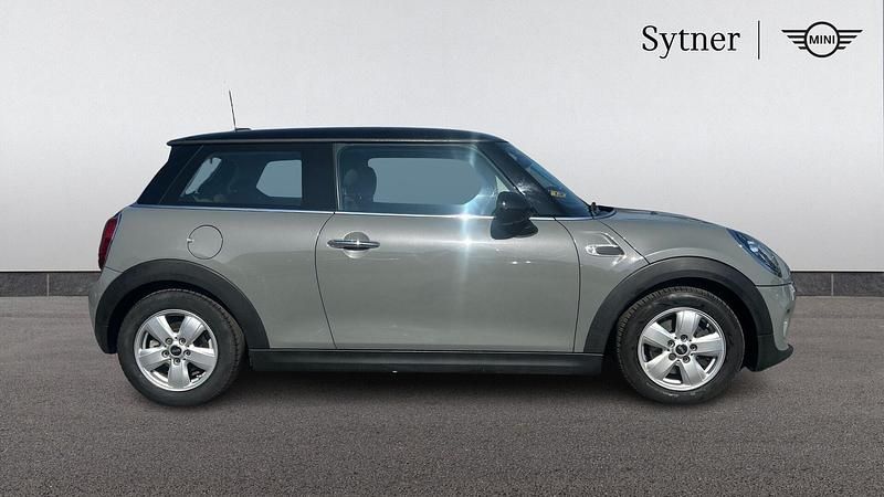 Usado Mini Cooper Classic 136 HP (100 kW) 2019 Cinzento Citadino