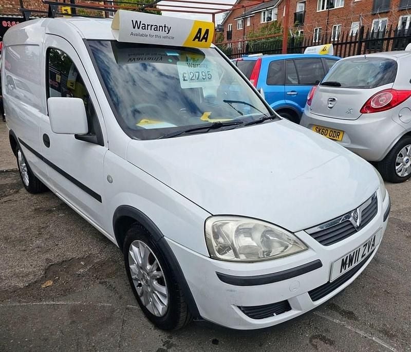 White Used 2011 Vauxhall Combo MPV | £2,795 (Fair price) - Image 1/4