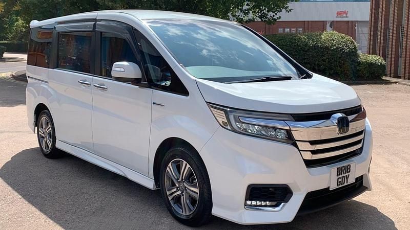 White Used 2018 Honda Stepwgn Hybrid MPV | £19,950 - Image 1/4