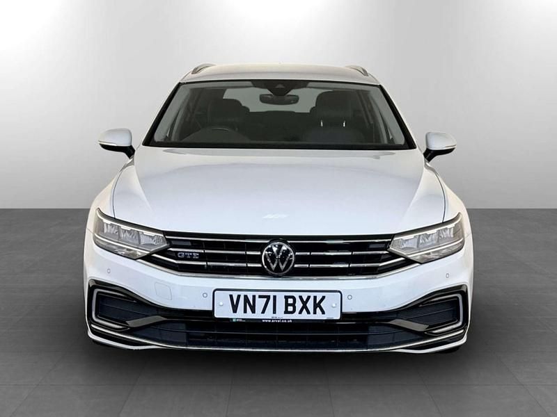 Used VW Passat GTE 218 HP (160 kW) 2021 White Estate