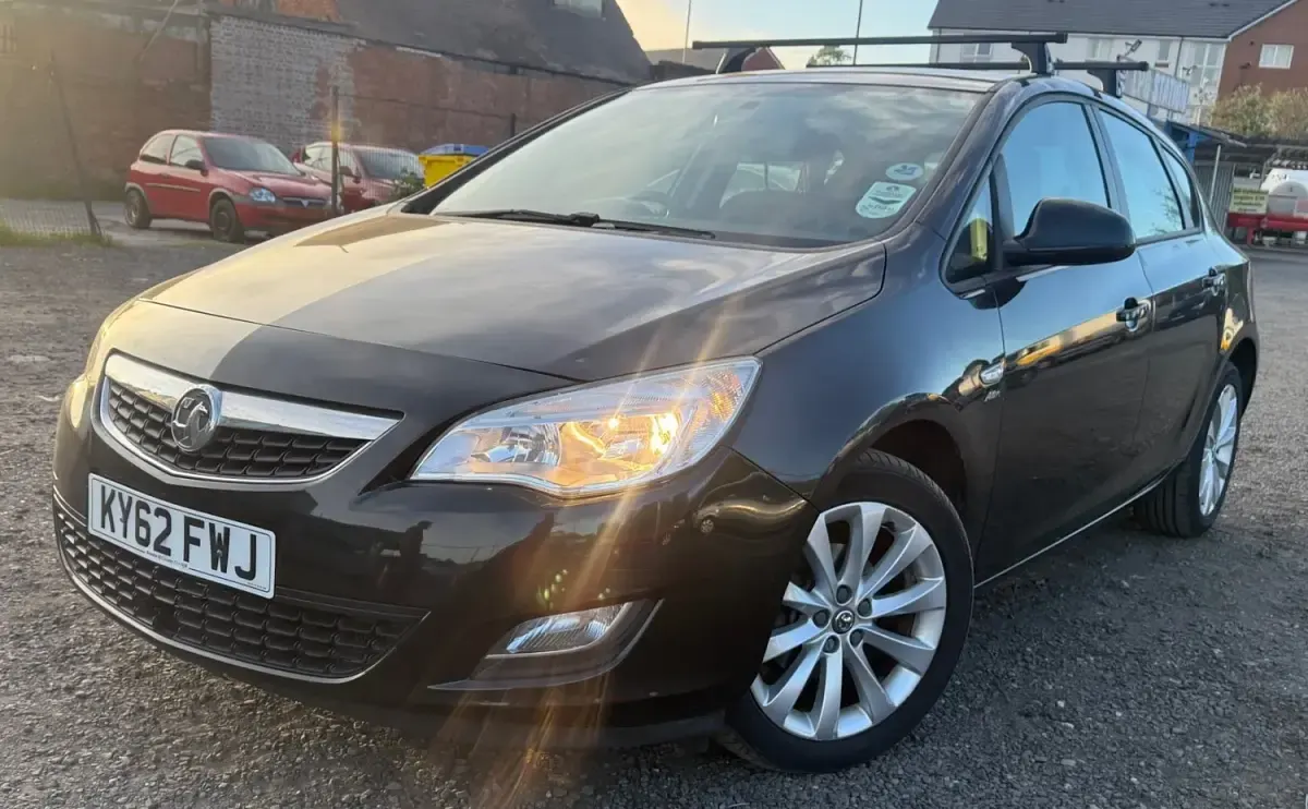 Begagnad Vauxhall Astra Active 2012 Svart Halvkombi