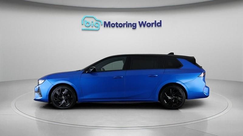 Used Vauxhall Astra S 130 HP (95 kW) 2023 Blue Estate