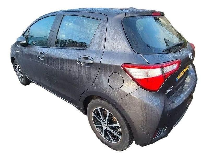 Used Toyota Yaris Hybrid 100 HP (73 kW) 2019 Grey Hatchback