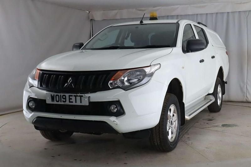 Used Mitsubishi L200 181 HP (133 kW) 2019 White Pickup