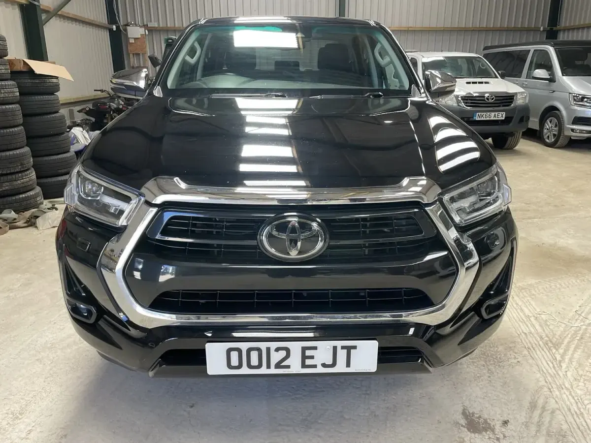 Used Toyota HiLux 150 HP (110 kW) 2022 Black Pickup