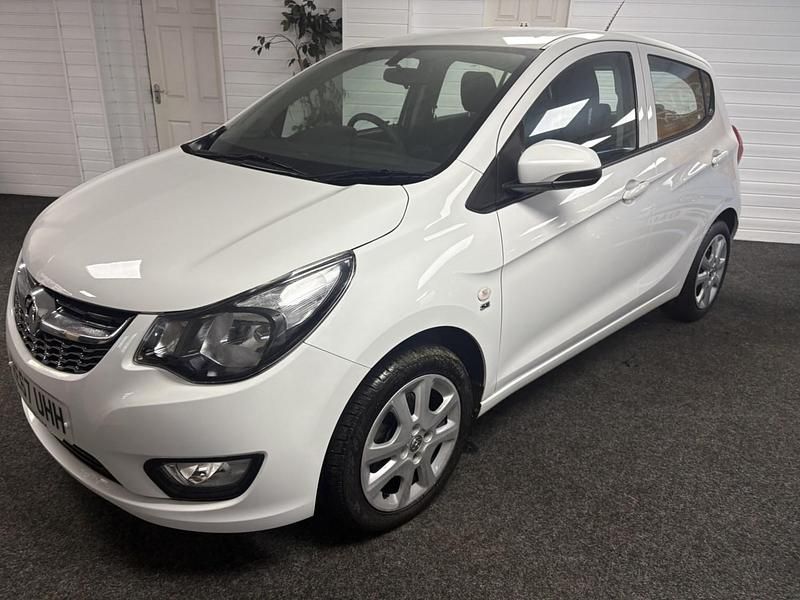Used Vauxhall Viva 75 HP (55 kW) 2017 White Hatchback