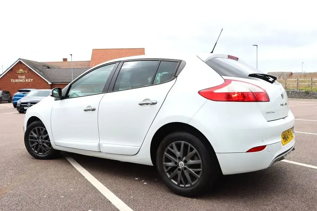 Used Renault Mégane III 110 HP (80 kW) 2014 White Hatchback