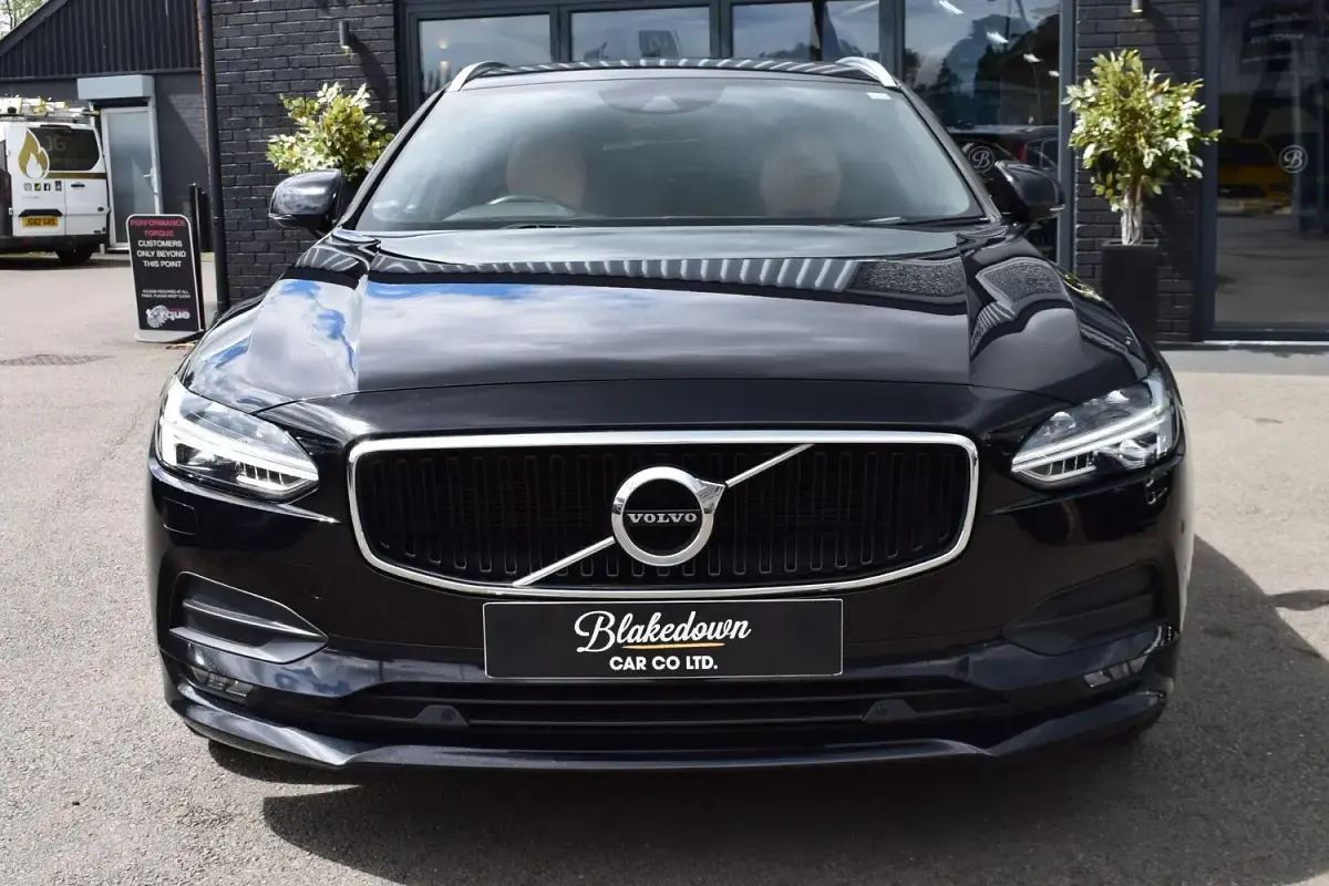 Used Volvo V90 Momentum 2019 Black Estate