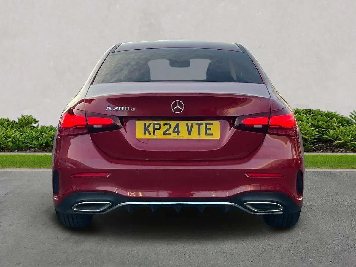 Usado Mercedes A200 Executive 2024 Vermelho Sedan