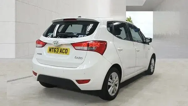 Used Hyundai ix20 Active 125 HP (91 kW) 2013 White Hatchback