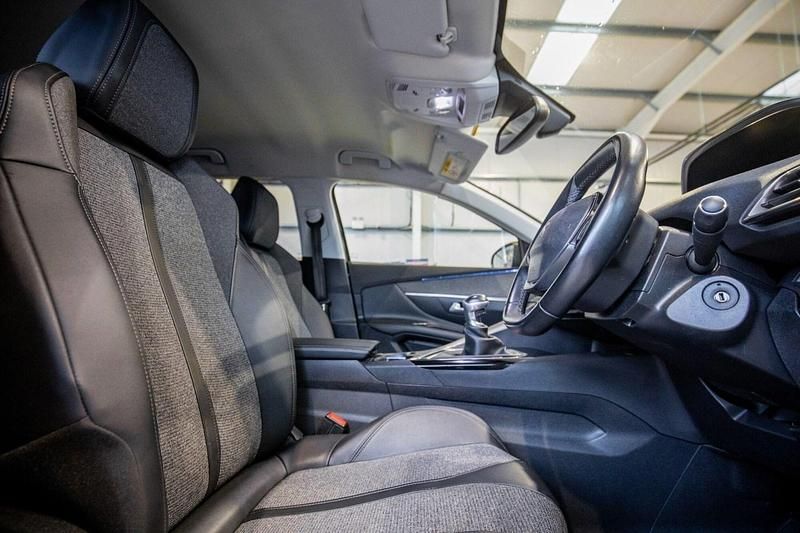 Used Peugeot 3008 Allure 130 HP (95 kW) 2019 Grey SUV