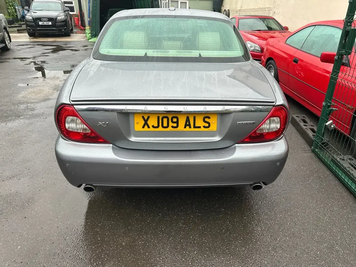 Used Jaguar XJ Sovereign 207 HP (152 kW) 2009 Grey Sedan