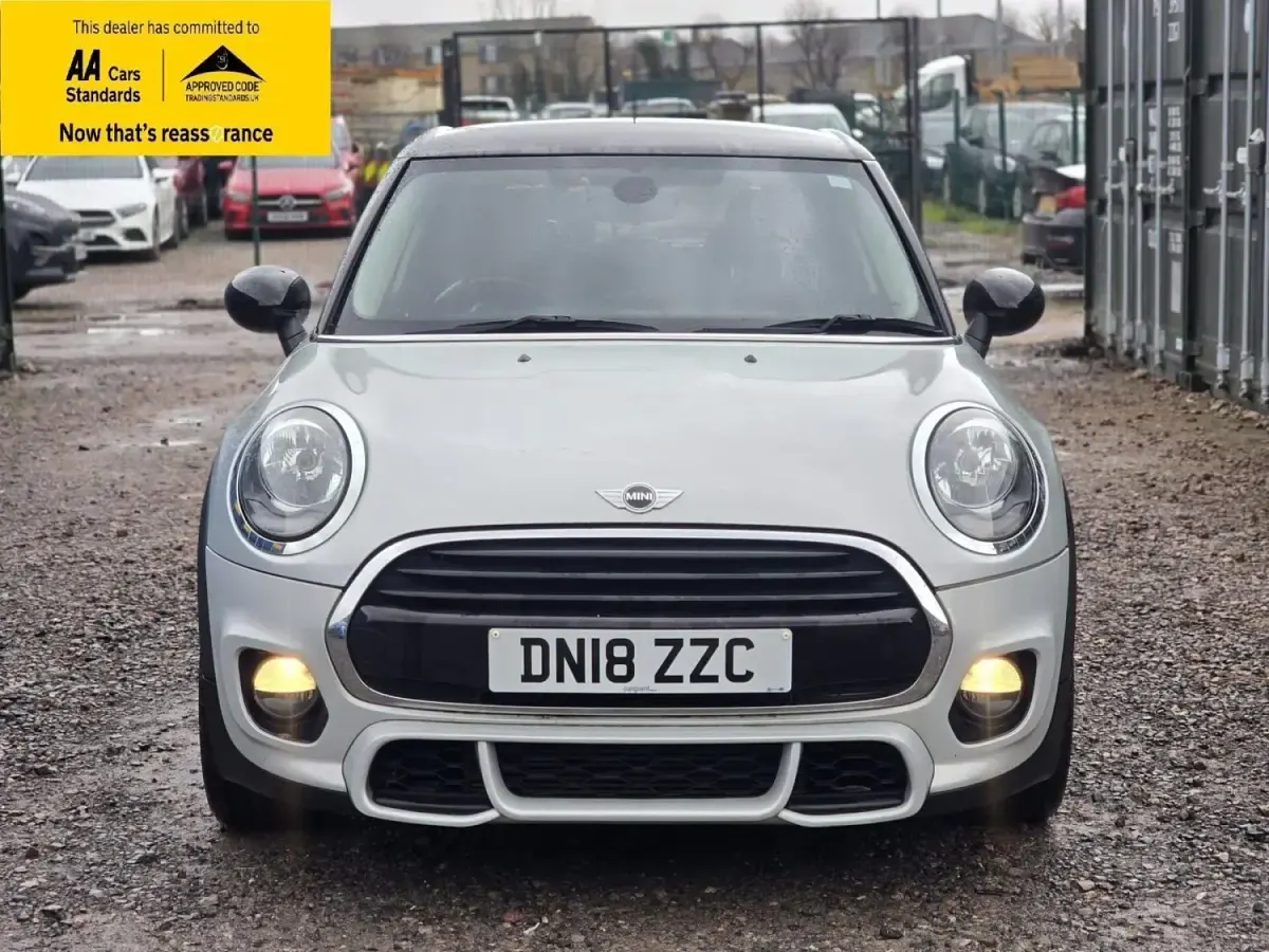 Używany Mini Cooper Hatch 136 KM (100 kW) 2018 Srebrny Hatchback