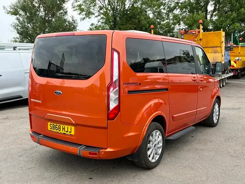 Used Ford Tourneo Custom Titanium 130 HP (95 kW) 2019 Orange Van