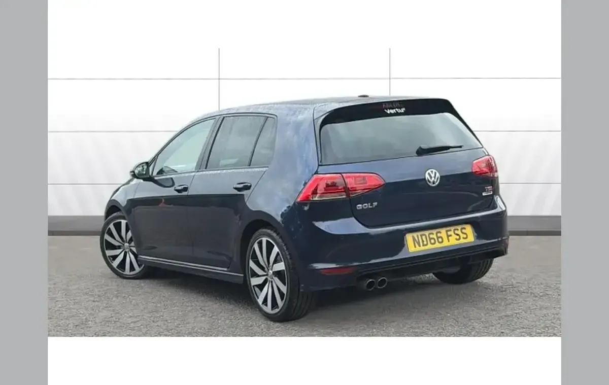 Used VW Golf VII R-line Edition 150 HP (110 kW) 2016 Blue Hatchback