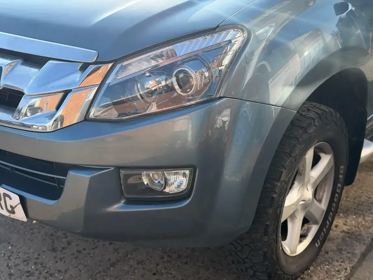 Used Isuzu Pick up 161 HP (118 kW) 2016 Grey Pickup