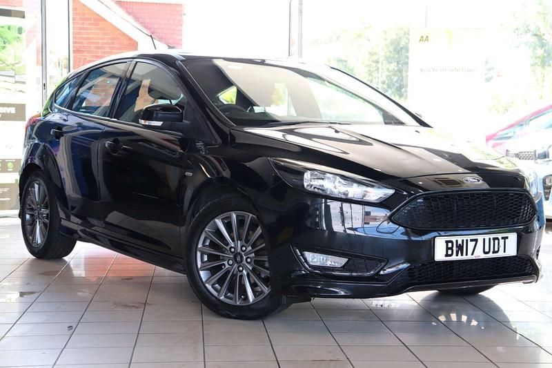 Black Used 2017 Ford Focus ST-Line Hatchback | £9,920 (Fair price) - Image 1/4