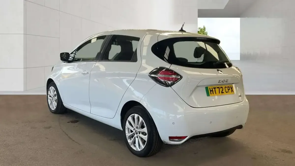 Used Renault Zoe SE 80 kW (109 HP) 2022 White Hatchback