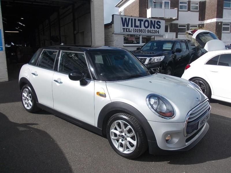 Used Mini Cooper Hatch 134 HP (98 kW) 2015 Silver Hatchback