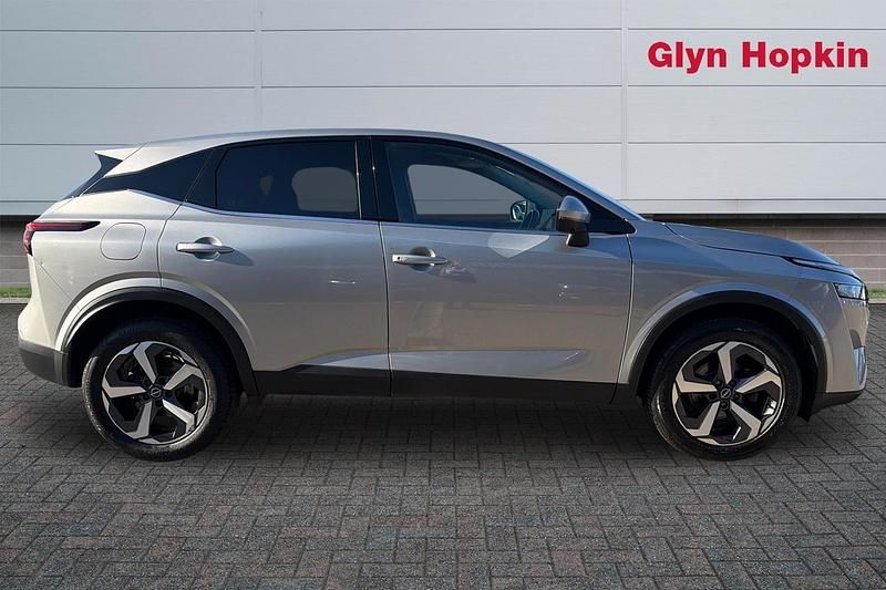 Used Nissan Qashqai N-Connecta 2022 Silver SUV