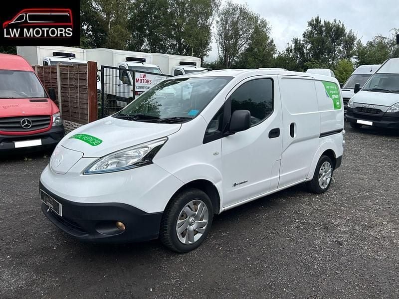 White Used 2016 Nissan e-NV200 Acenta Van | £3,499 (Fair price) - Image 1/4
