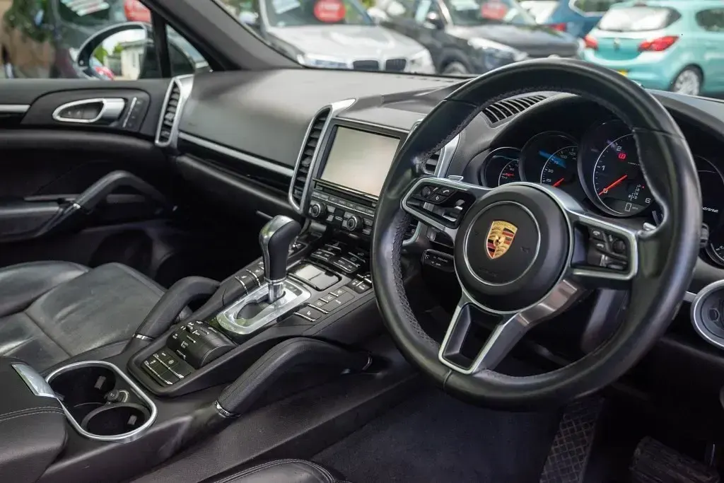 Usado Porsche Cayenne 2016 Preto SUV