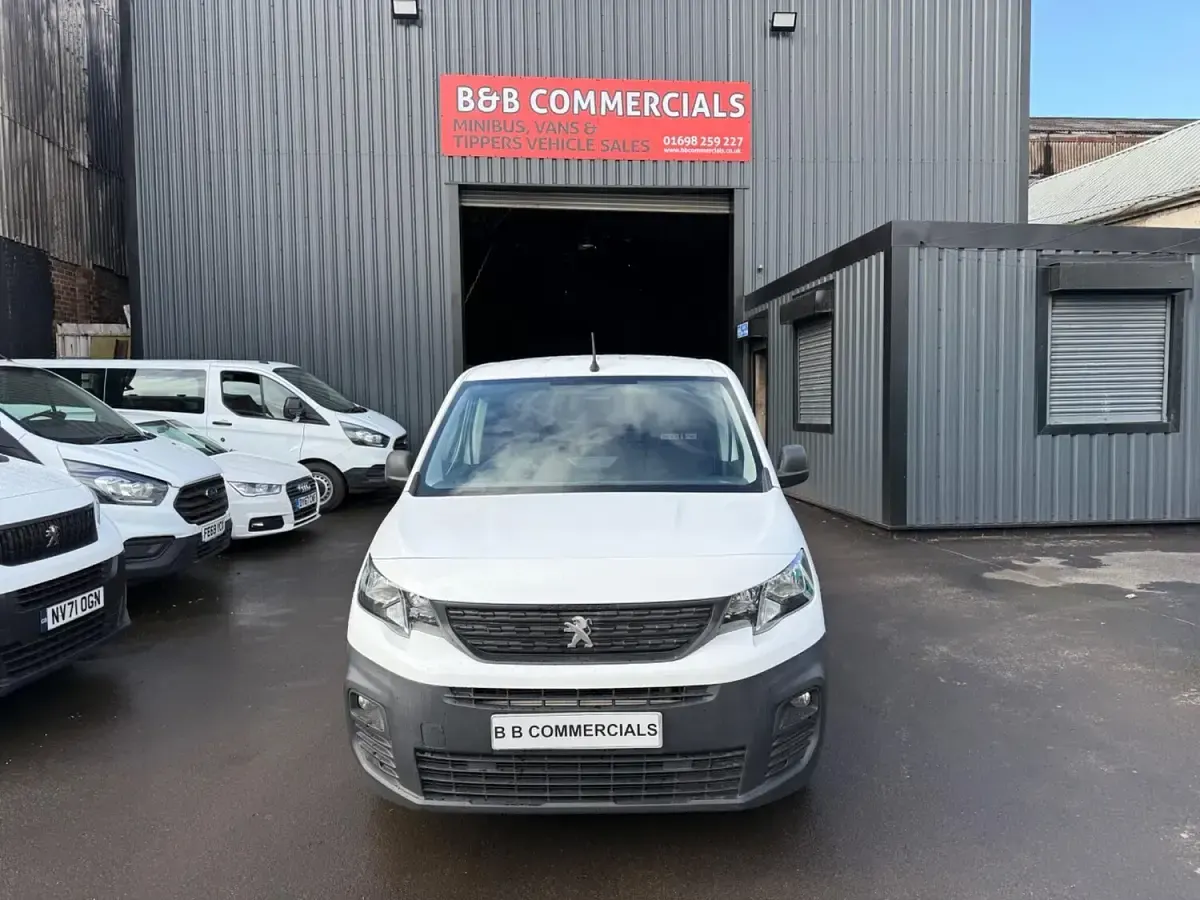 Used Peugeot Partner 131 HP (96 kW) 2019 White MPV