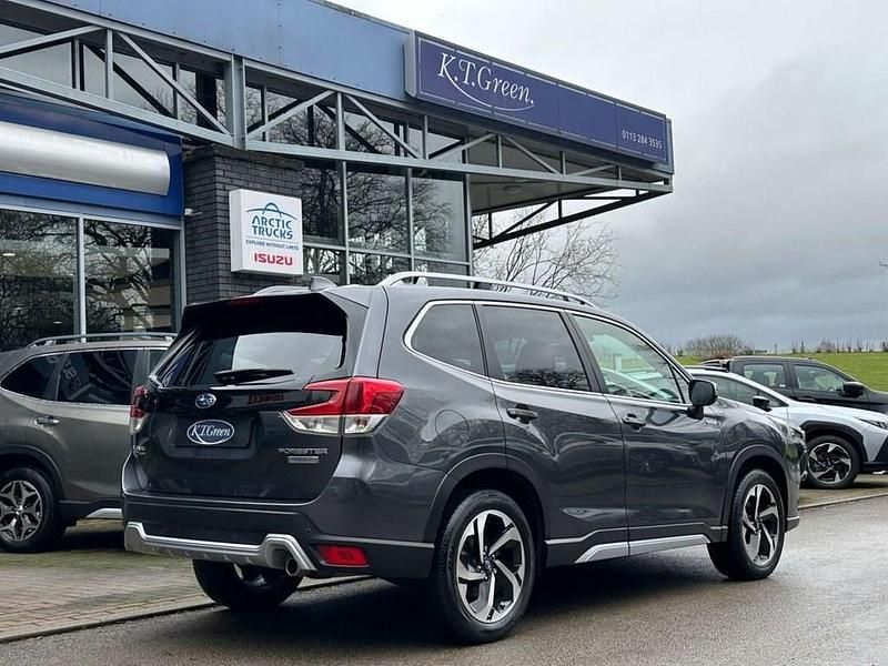 Usado Subaru Forester Premium 150 HP (110 kW) 2024 Cinzento SUV
