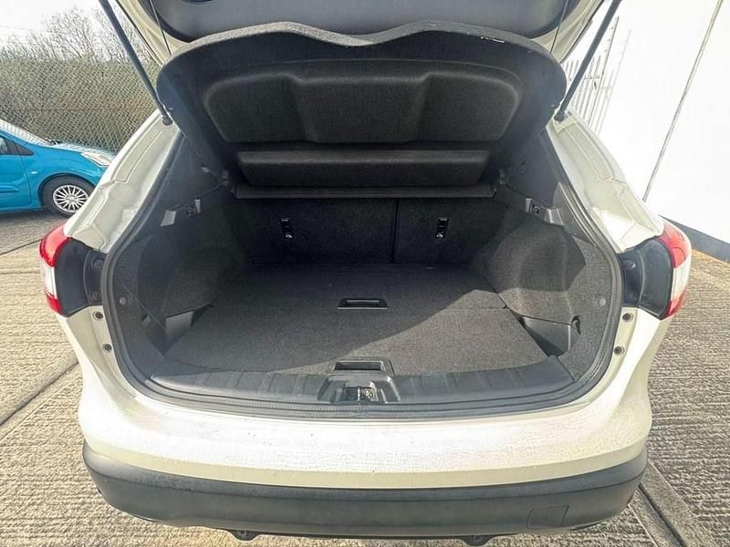 Used Nissan Qashqai S 163 HP (119 kW) 2015 White SUV