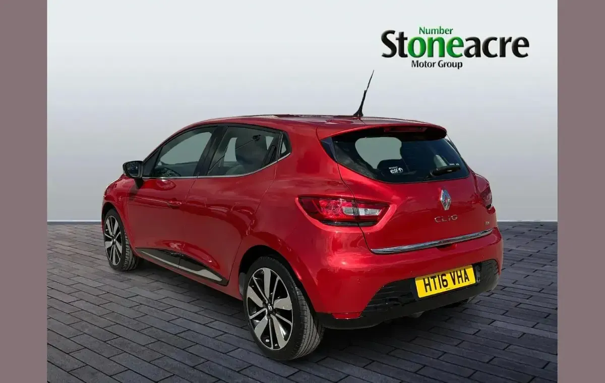 Used Renault Clio IV Dynamique 88 HP (64 kW) 2016 Red Hatchback