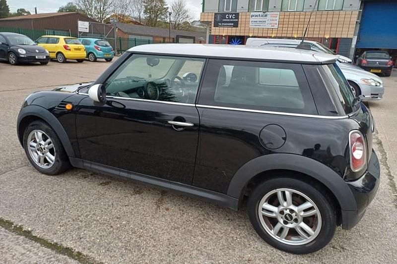 Black Used 2013 Mini Cooper Hatch Hatchback | £1,995 (Fair price) - Image 1/1