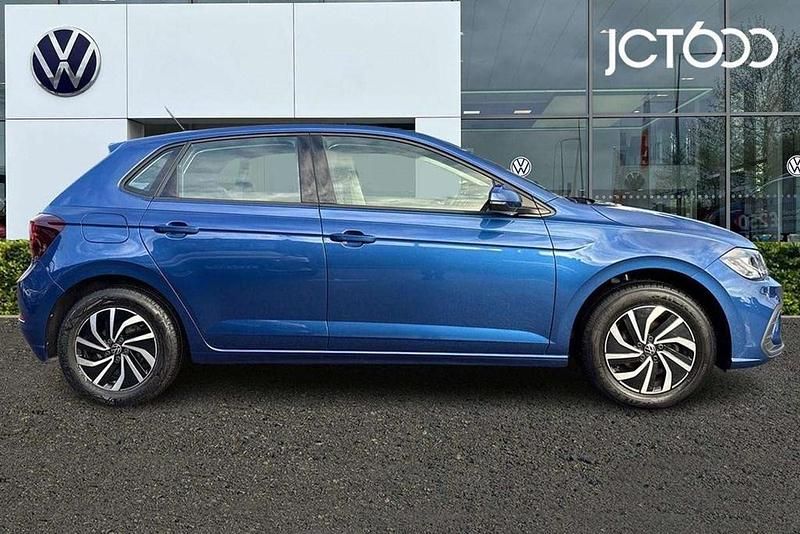 Used VW Polo Life 80 HP (58 kW) 2023 Blue Hatchback