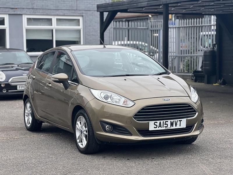 Used Ford Fiesta Zetec 82 HP (60 kW) 2015 Brown Hatchback