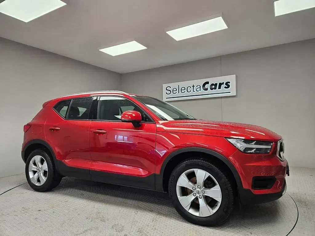Used Volvo XC40 Momentum 2019 Red SUV