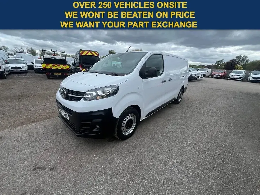 Usado Vauxhall Vivaro S 100 HP (73 kW) 2023 Branco Monovolume