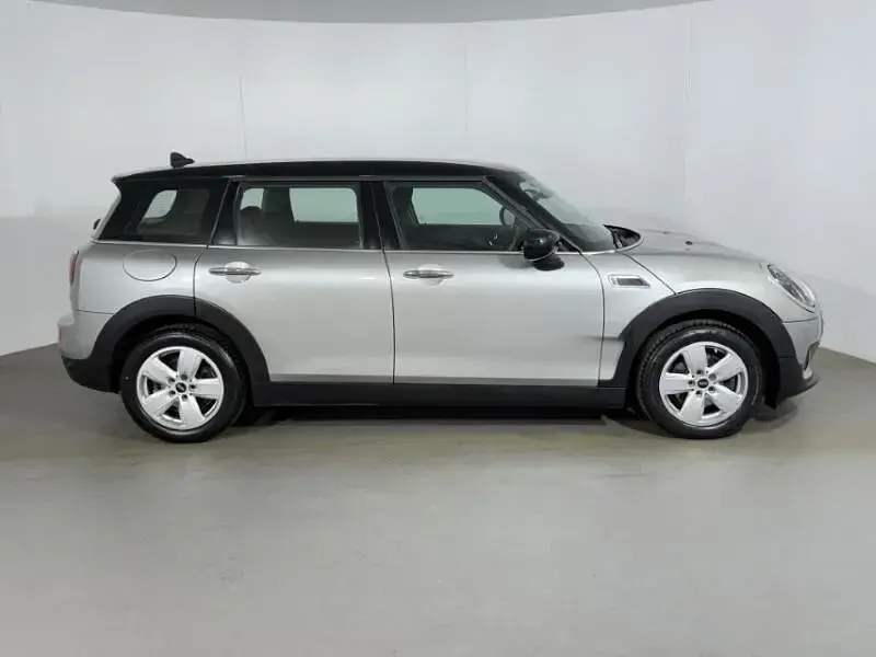 Usado Mini Cooper Clubman Classic 134 CV (98 kW) 2023 Plateado Familiar