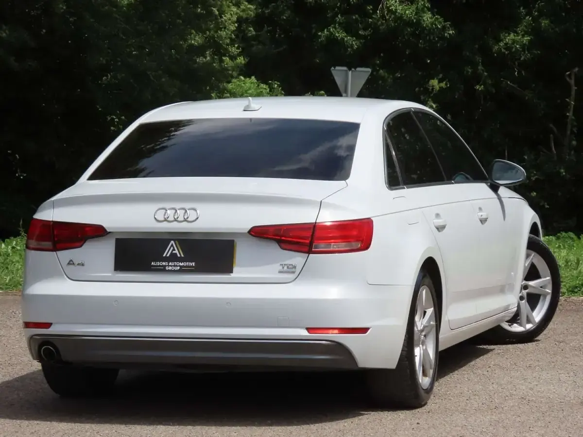 Used Audi A4 Sport 147 HP (108 kW) 2017 White Sedan