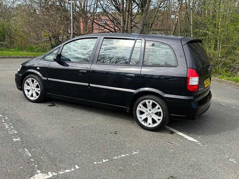 Second-hand Vauxhall Zafira 2003 Negru Monovolum