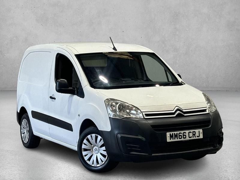 Used Citroën Berlingo 100 HP (73 kW) 2017 White MPV