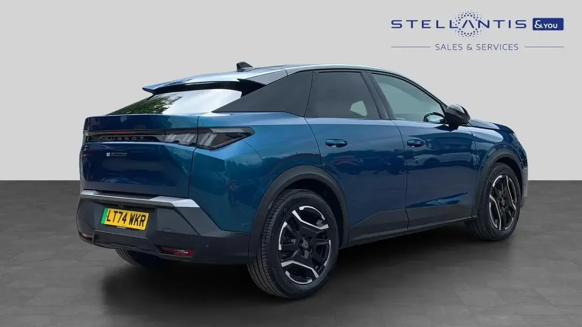 Used Peugeot e-3008 Allure 152 kW (207 HP) 2024 Blue SUV