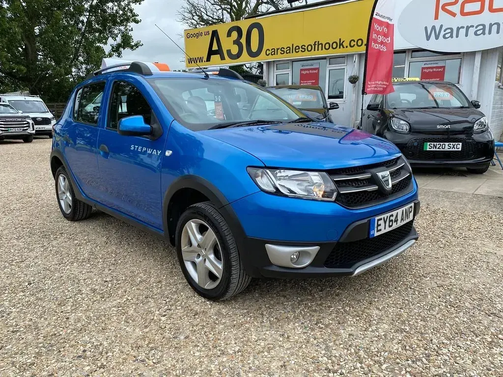 Used Dacia Sandero Lauréate 90 HP (66 kW) 2014 Blue Hatchback