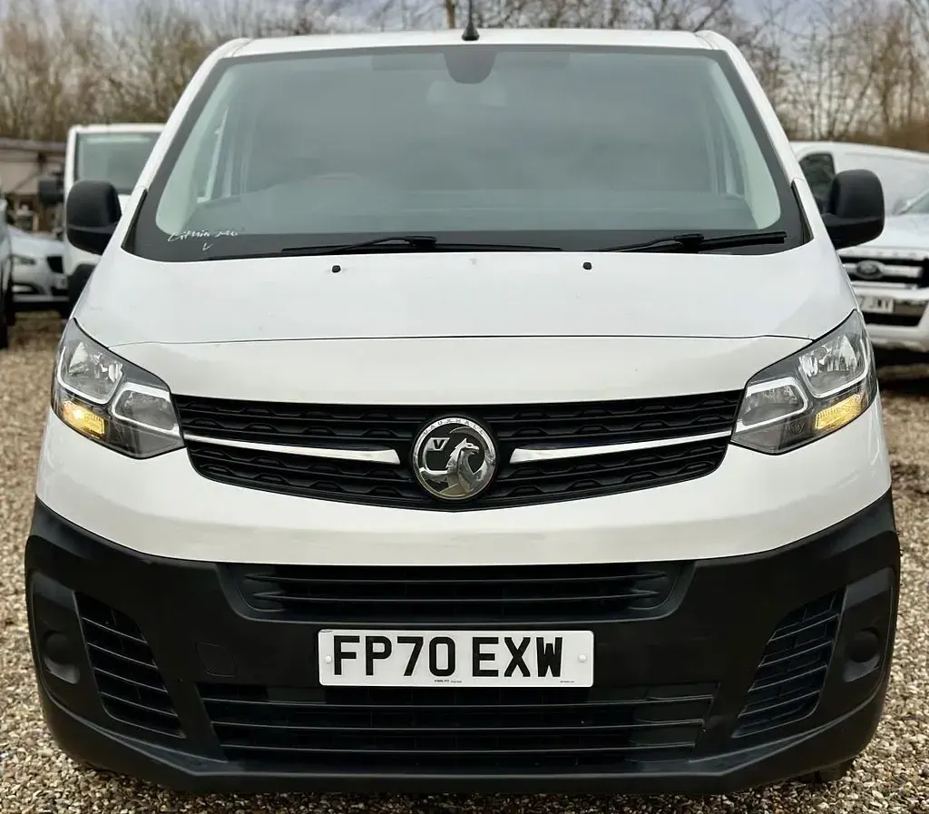 Used Vauxhall Vivaro S 120 HP (88 kW) 2020 White MPV