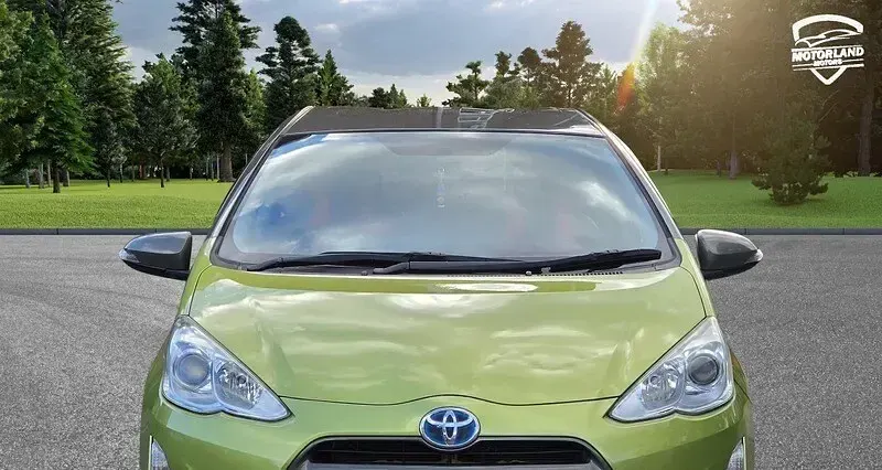 Used Toyota Yaris Hybrid 2015 Lime green