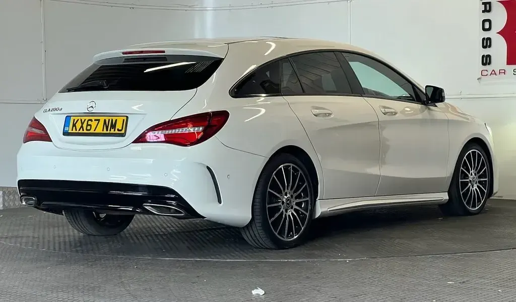 Used Mercedes CLA200 Shooting Brake AMG line 136 HP (100 kW) 2017 White Estate