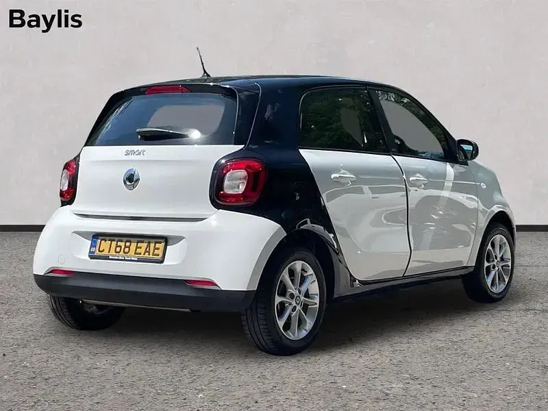 Used Smart ForFour Passion 90 HP (66 kW) 2018 Black Hatchback