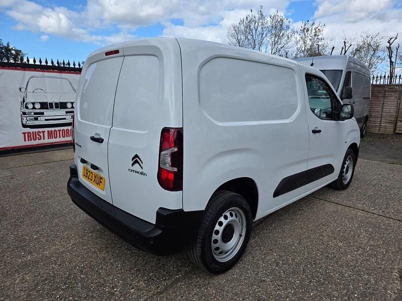 Used Citroën Berlingo 100 HP (73 kW) 2023 White MPV