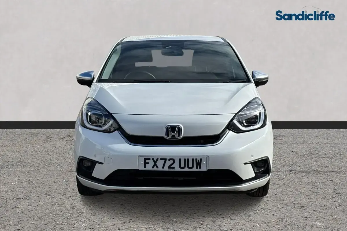 Used Honda Jazz Hybrid 109 HP (80 kW) 2022 White Hatchback