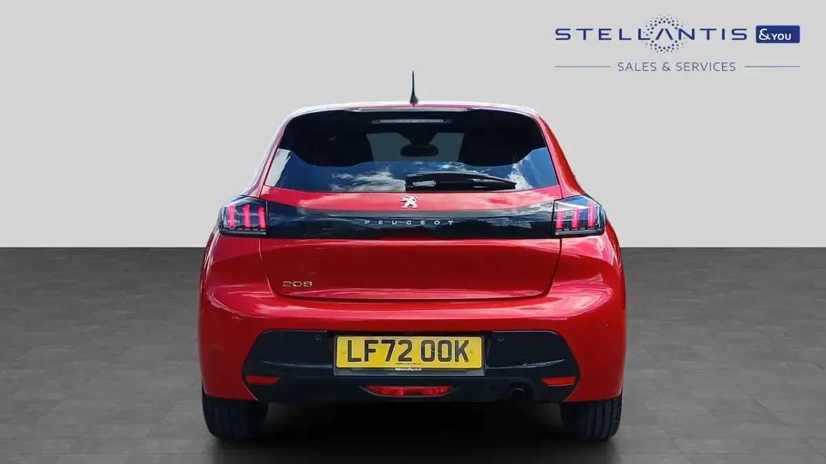 Used Peugeot 208 Allure+ 99 HP (72 kW) 2023 Red Hatchback