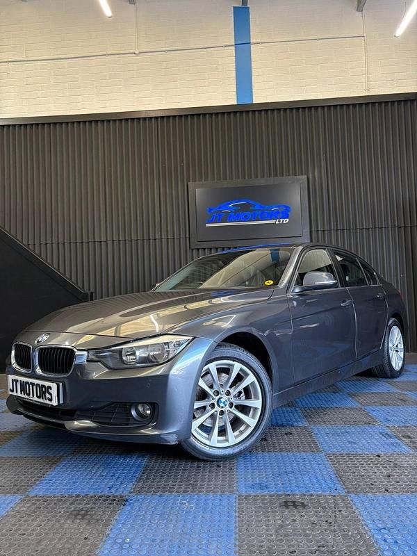 Begagnad BMW 320 2014 Grå Sedan